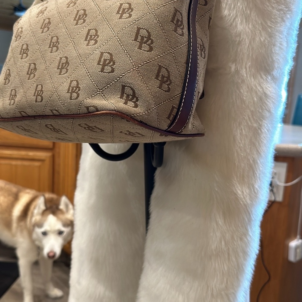 Dooney and bourke ladies shoulder bag in brown - Picture 4 of 12